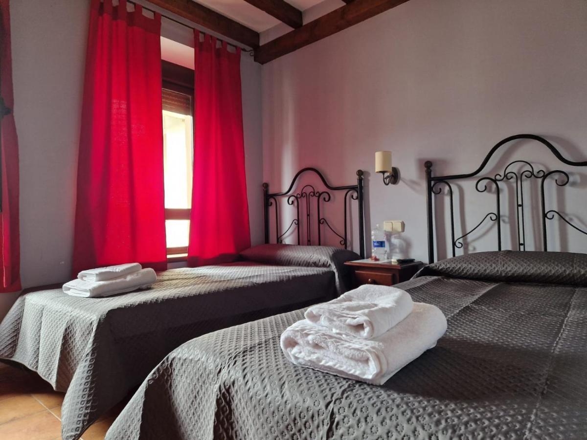 Hostal La Plata Oropesa Exteriér fotografie